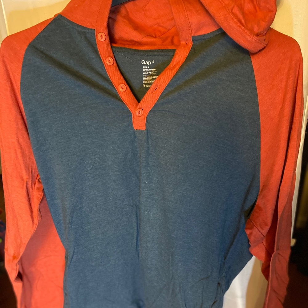 Gap hoodie tee